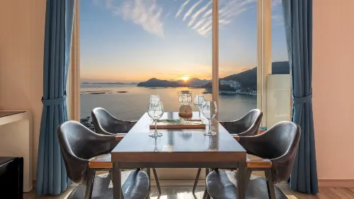 Geoje SunbeachOceanview Dog Pension - balcony