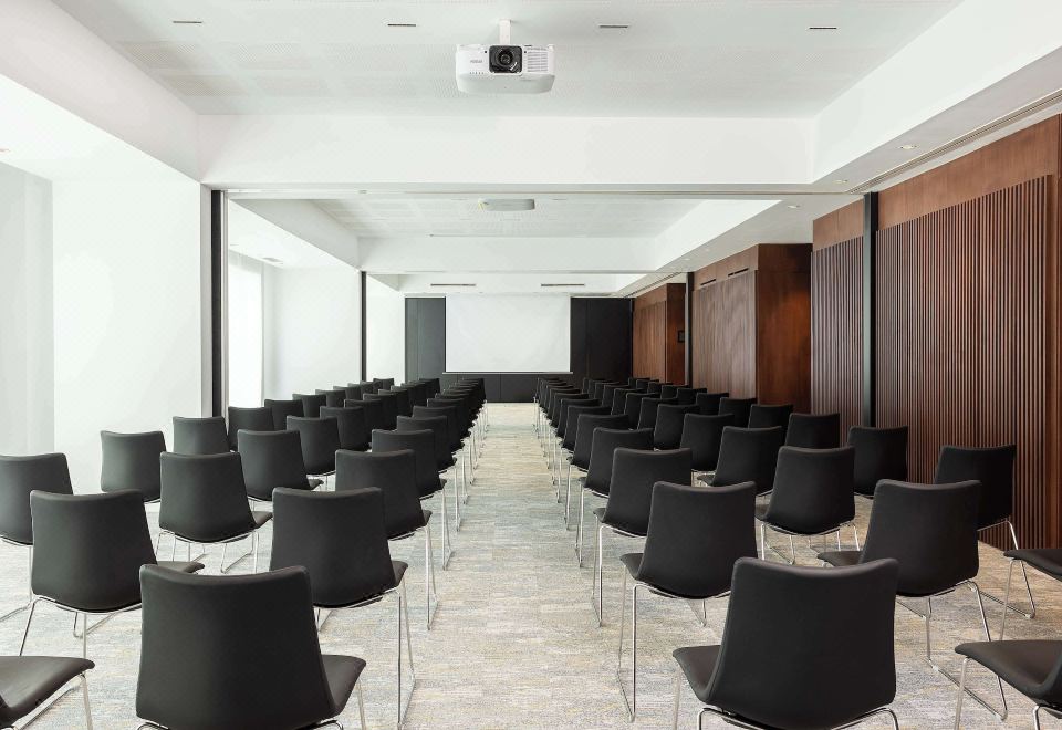 2. 라디슨 호텔 튀..