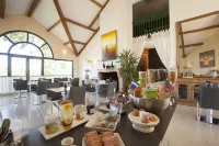 Golf Hotel Colvert - Room Service Disponible Hotel di Levernois