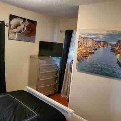 Upscaled Home in a Quiet Neighborhood Rooms