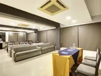 Hotel BB Palace (A Family Hotel) Hotels near Hanuman Temple / Statue