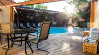 Riverside Inn - Pools
