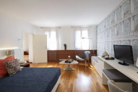 卡德拉希米亞飯店 住宿飯店