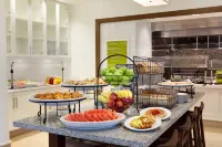Hilton Garden Inn Boston Logan Airport - servizio colazione