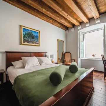 Sunce Palace Apartments with Free Offsite Parking Hoteles cerca de Palacio del Rector