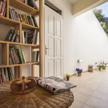 Kostis Villas