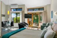 Cascades Lakefront Motel