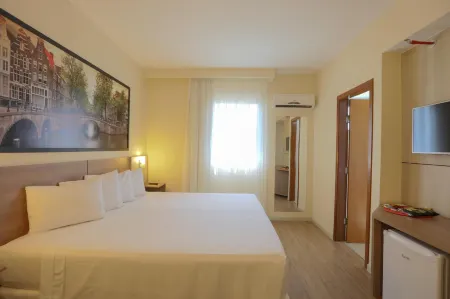 Hotel Amsterdam Montes Claros Отели в г. Монтес-Кларос