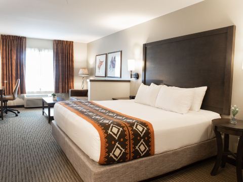 Oxford Suites Pendleton