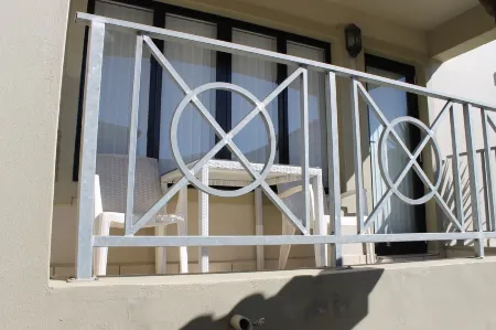 Santini Village 74 Отели рядом с достопримечательностью «Knysna Elephant Park»