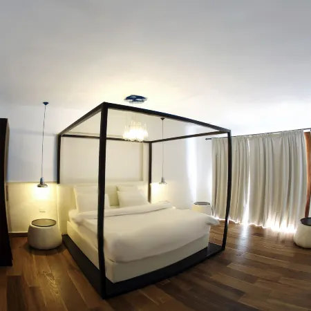 JHotelResorts