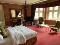 Cbh Ruthin Castle Hotel and Spa - bar
