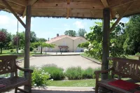 Au Vieux Pressoir Hotels in Condom