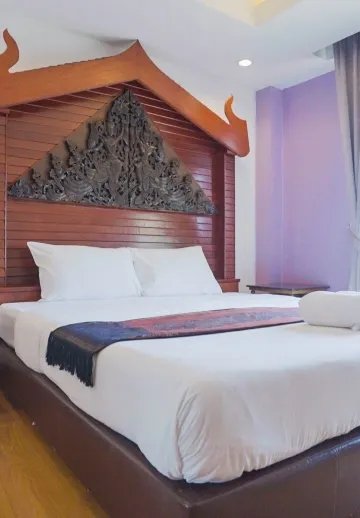 ห้องดีลักซ์เตียงคิงไซส์ วิวคลอง พร้อมระเบียง