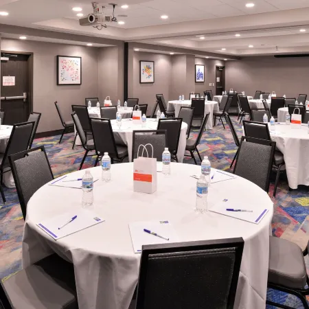 Holiday Inn Express & Suites BRYANT - BENTON AREA by IHG