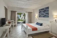Astroea Beach Hotel - parking