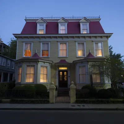 Barksdale House Inn Hotels near Downtown Charleston