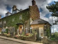 The Old Registry Guest House Hotels near Oxenhope Station - Keighley & Worth Valley Railway