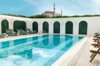 Sura Hagia Sophia Hotel - С бассейном