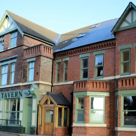 The Aston Tavern Отели рядом с достопримечательностью «Железнодорожный вокзал Уиттона»