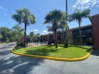 Quality Inn & Suites Orlando Airport Hotels in Belle Isle