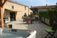 Chambres d'hôtes les Galaines Hotels in Lesterps