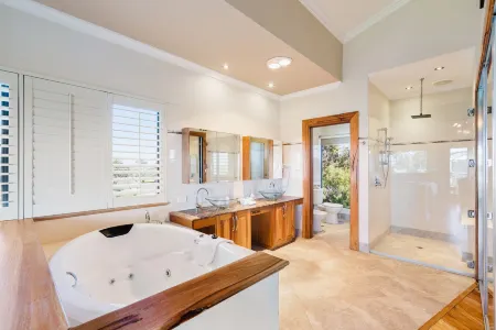 Bay Village Resort Dunsborough Отели рядом с достопримечательностью «Wise Wine»