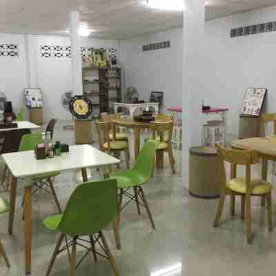 โรงแรมอารมณ์ดี Dining/Meeting Rooms