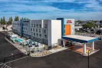 Hampton Inn & Suites by Hilton Bakersfield Central - Wi-Fi