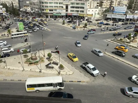 Sara Crown Hotel Отели рядом с достопримечательностью «Университет Ярмук»