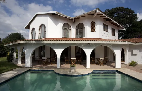 比扎福裏卡旅客旅館和會議中心