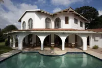 Bizafrika Guest Lodge & Conference Center - Ramah Hewan Peliharaan