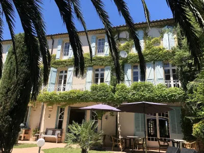 Le Jardin d'Homps Hotel dekat Chateau Grand Moulin