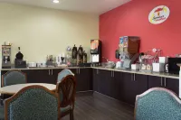Super 8 by Wyndham Lees Summit Hotels in Raymore