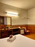 Suriwong Chumphon Hotel Hotels near Wat Hua Thanon