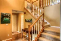 The River Retreat- 4 Bedroom Home on The Willamette River in Salem Oregon