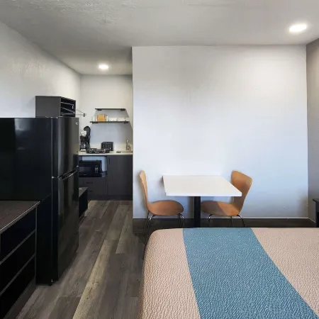 Studio 6 Galveston, TX Отели рядом с достопримечательностью «Port Of Galveston»