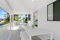 Redhill Cairns Living - Martyn St - 2-Star