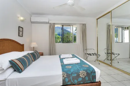 Hibiscus in Marlin Waters Palm Cove