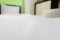 Pool View 2Br at Dian Regency Apartment - Bãi đậu xe