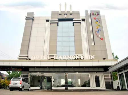 Hotel Harmony in & Karaoke Отели в г. Kubu Raya Regency