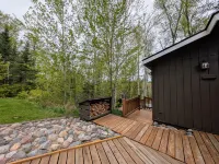 Charming Cabin with Deck and Fireplace - Serene Woodland Escape Hotels in Plum Lake