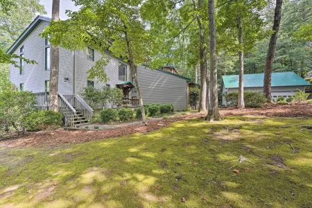 Large 5 Bdrm Golf Course home, Mountain Views, & Rumbling Bald amenities.