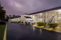 Days Inn by Wyndham Bainbridge - parking