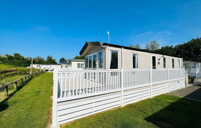 Dog Friendly Park 5 Miles from Bude 2 Bed Caravan