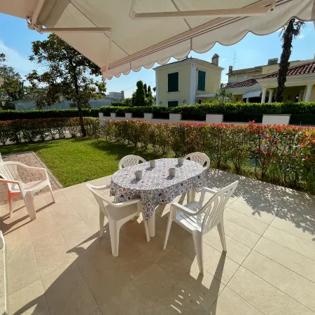 Flat with Garden Near the Beach