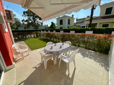 Flat with Garden Near the Beach