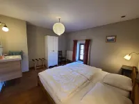 奧爾瓦爾的可愛度假屋，帶花園