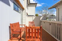 Central Oasis Townhouse with Parking Hotels in Sandringham