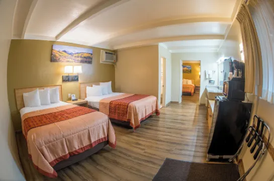 Glenwood Springs Cedar Lodge